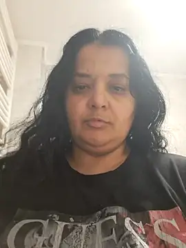 sarahhh1987's Stripchat show and profile