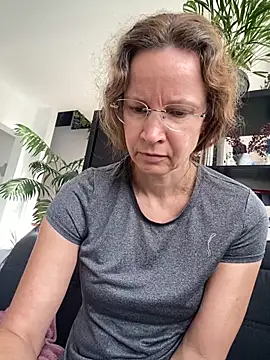 AnnikaRose live sex cam