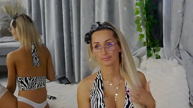 IsabelleEthan live sex cam