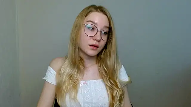 cindi_hot's Stripchat show and profile