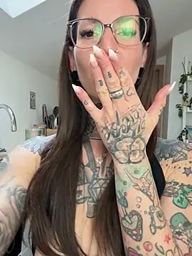 BrownieyQueen live sex cam