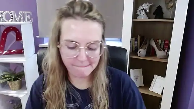 Zoey_Erotic's Stripchat show and profile