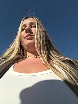 Mona_Plus live sex cam