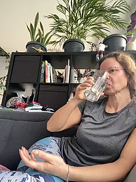 AnnikaRose live sex cam