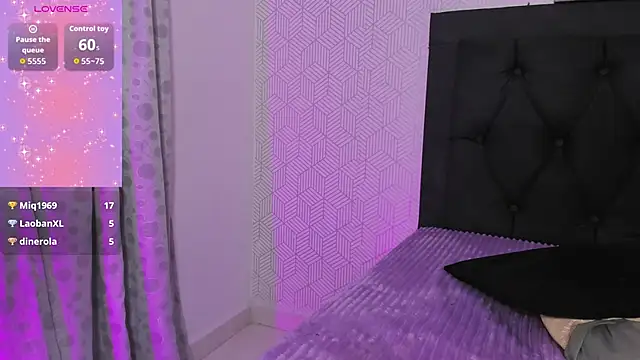 Selena_fox7 live sex cam