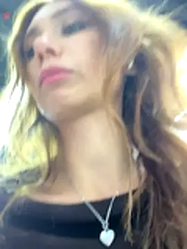 QuitieLia live sex cam