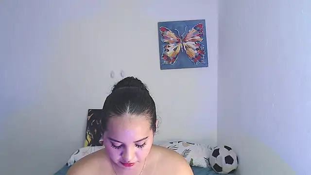 luciana_keating's Stripchat show and profile