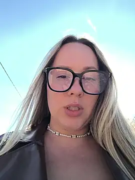 Mona_Plus live sex cam