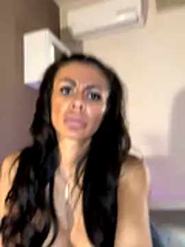 Miaaa95 live sex cam