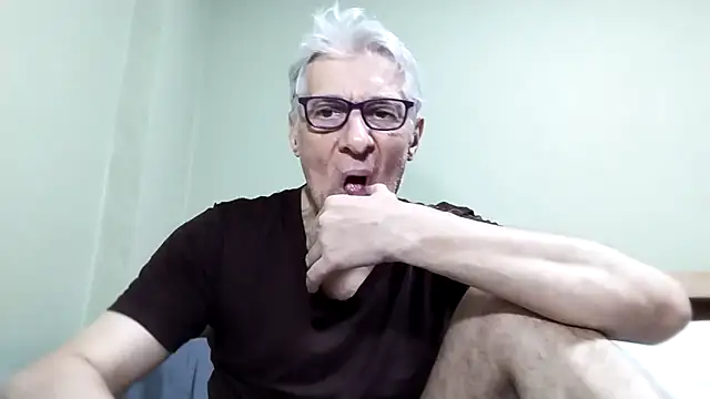 BIGUNCUTHARDCOCK live sex cam