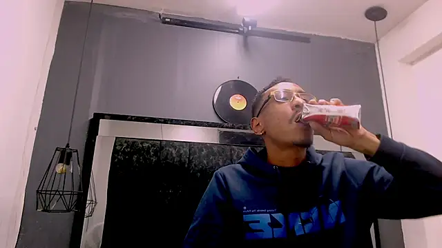 Jose_Smoke live sex cam