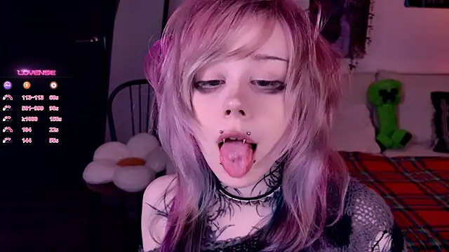 Lollyshy live sex cam