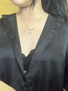 Hanni_22 live sex cam