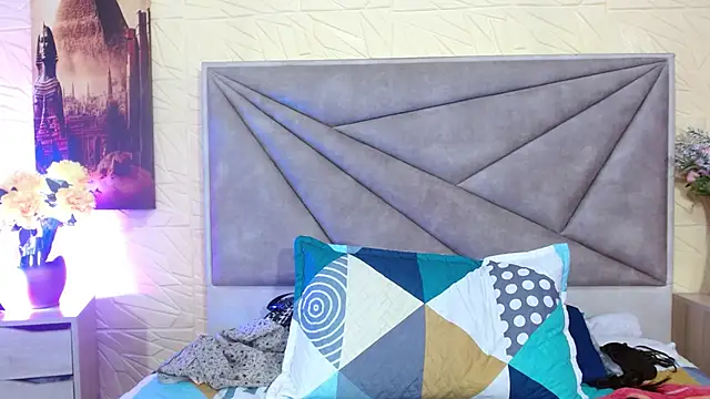 Esmeralda_oikos's Stripchat show and profile