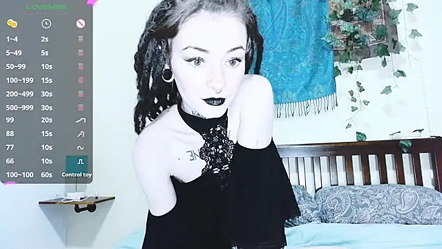 pale_skin's Stripchat show and profile