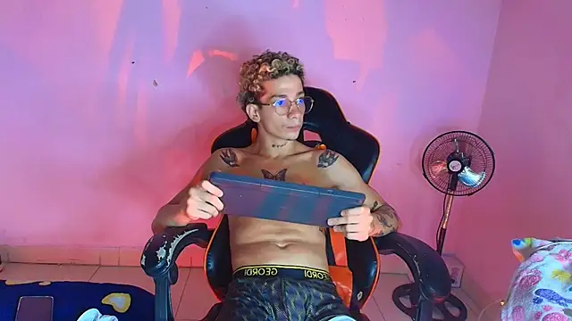 mateodeamjo's Stripchat show and profile