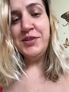 Bia_sexynovaes live sex cam