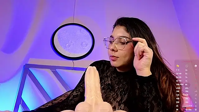 Naty-Saenz's Stripchat show and profile