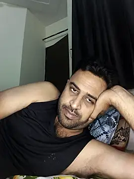 ITZ_GURU live sex cam