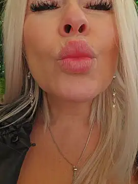 MILFBARBY live sex cam