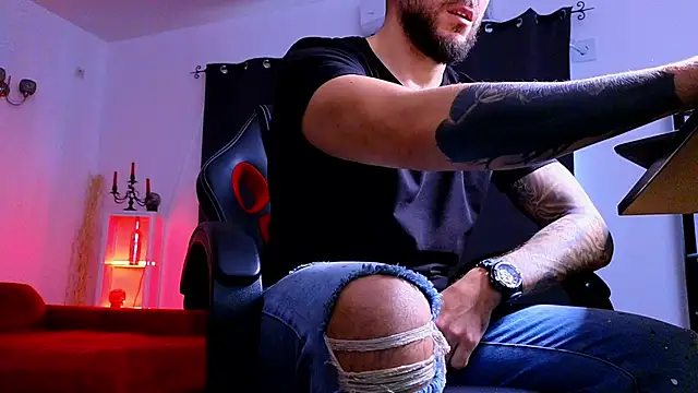 MightyAaron66 live sex cam