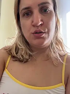 Bia_sexynovaes live sex cam