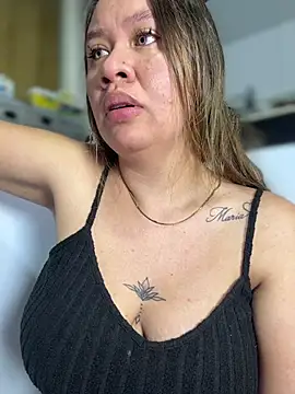 Emiily_lee live sex cam