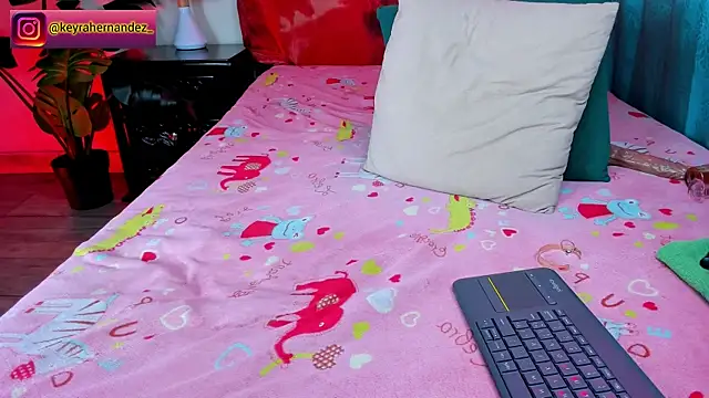 Esmeralda_h live sex cam