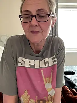 Curvy-Jinx live sex cam