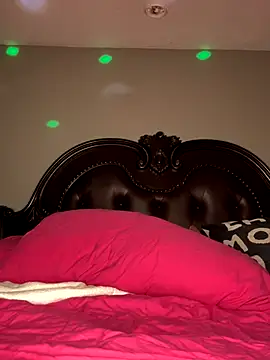 ThickAssRena live sex cam