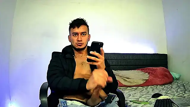 Kevin_Torres live sex cam