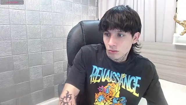 Iantwink18 live sex cam