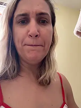 Bia_sexynovaes live sex cam