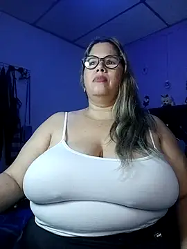 EllisW8 live sex cam