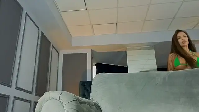 MissKiarra live sex cam