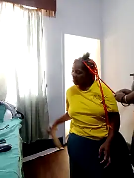 ShySexyBaddiexx live sex cam