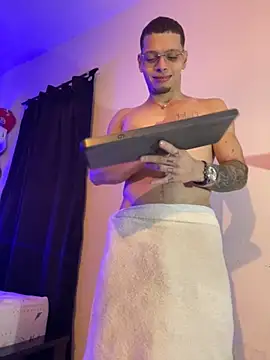 Matt_your_master_ live sex cam