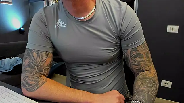 AronGrant's Stripchat show and profile