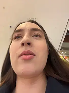 Holly_Play live sex cam