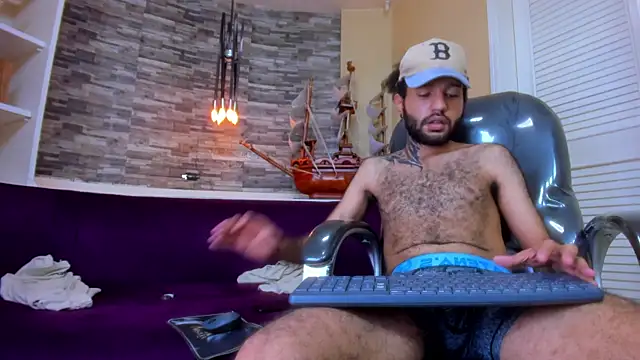 Hottie_Bear live sex cam