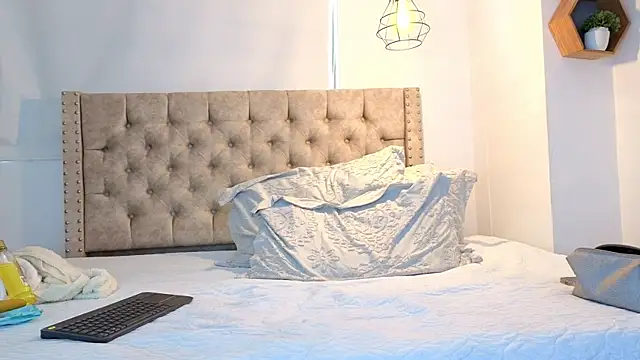 KeryHillson's Stripchat show and profile