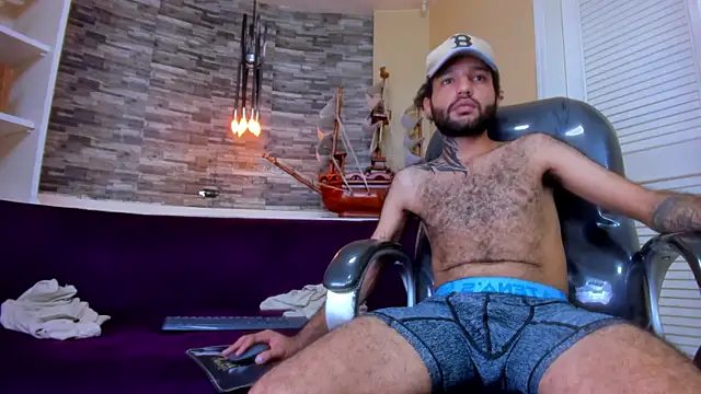 Hottie_Bear live sex cam