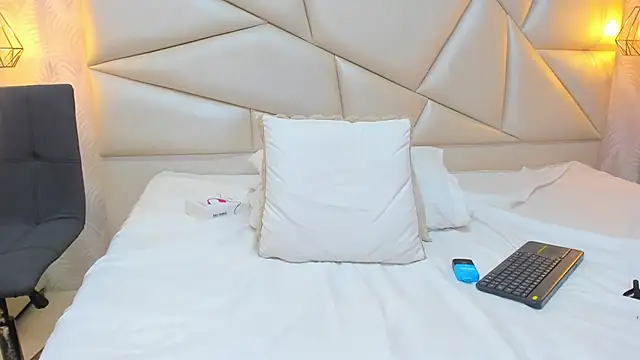 laurettedela_rouse live sex cam