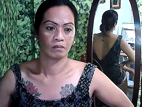 yummy_21xxx's Stripchat show and profile