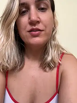 Bia_sexynovaes live sex cam