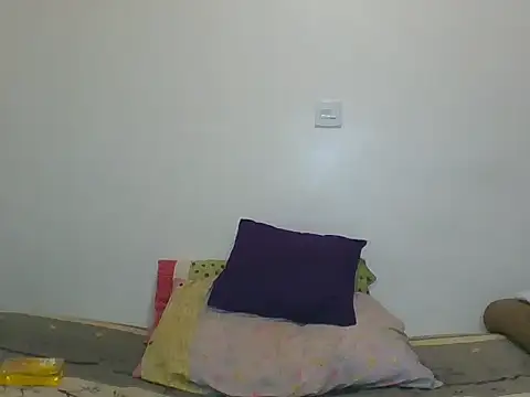 Cessylolla live sex cam