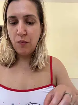 Bia_sexynovaes live sex cam