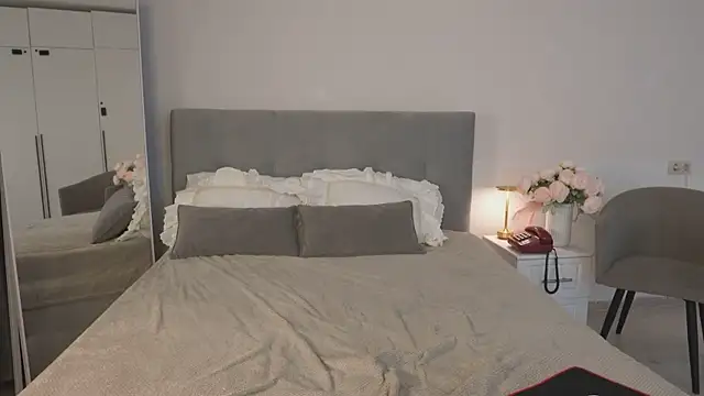 FiaMoor's Stripchat show and profile