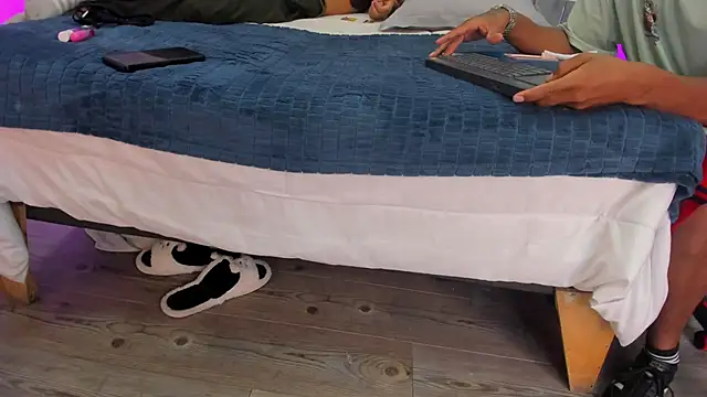 violet_and_myers live sex cam