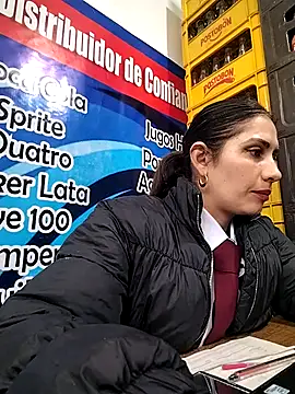 Alysson-- live sex cam